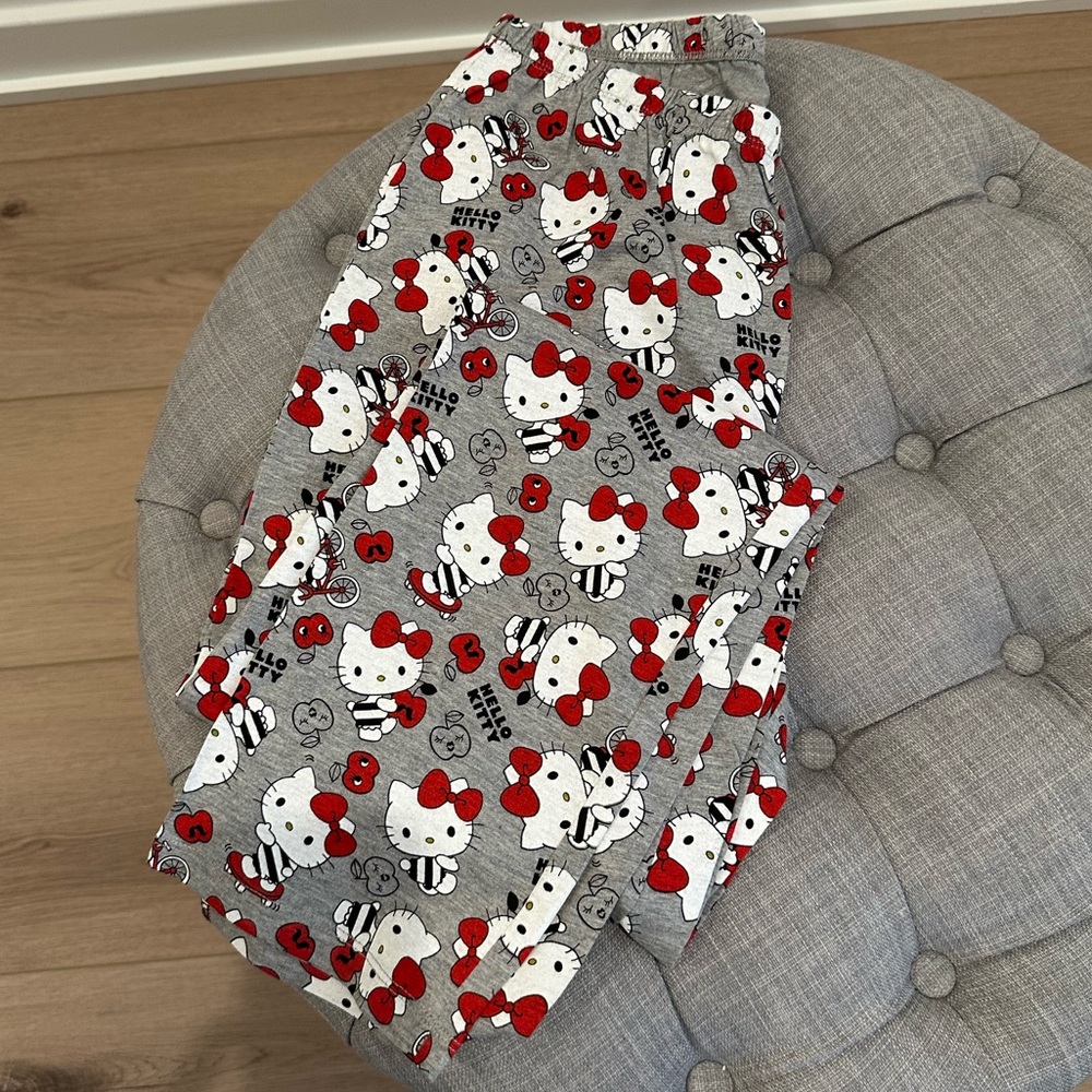 Hello Kitty Pajama Set - Picture 2 of 4